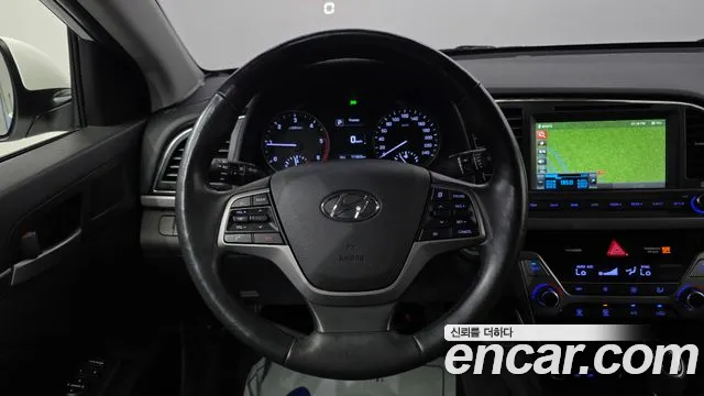 Hyundai AVANTE 2016 — фото 16