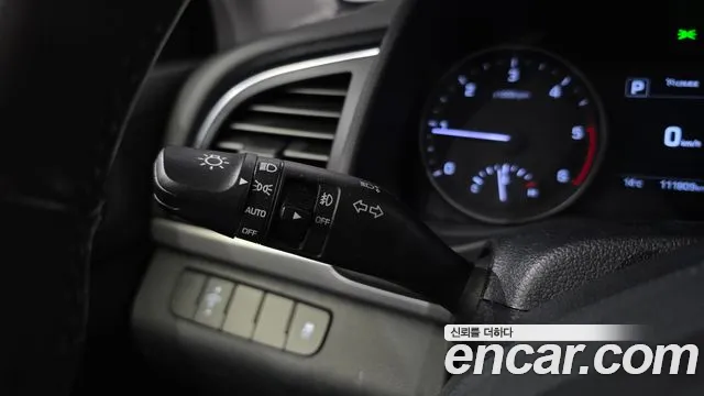Hyundai AVANTE 2016 — фото 17