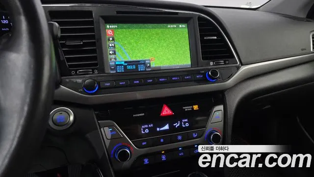 Hyundai AVANTE 2016 — фото 18