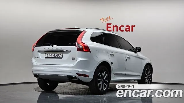 Volvo XC60 2017 — фото 1