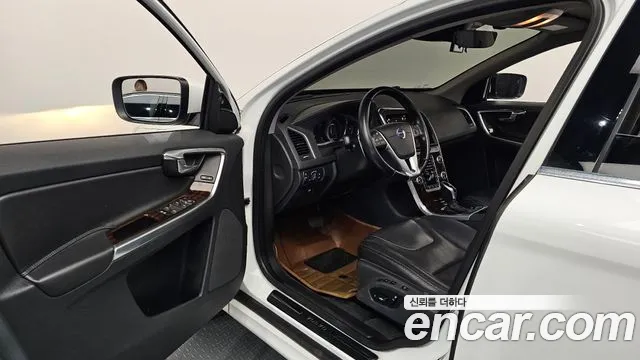 Volvo XC60 2017 — фото 9