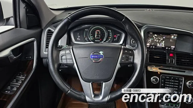 Volvo XC60 2017 — фото 12