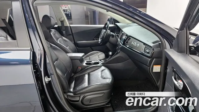 Kia Niro 2017 — фото 10