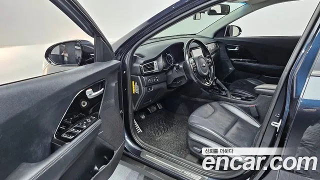 Kia Niro 2017 — фото 11