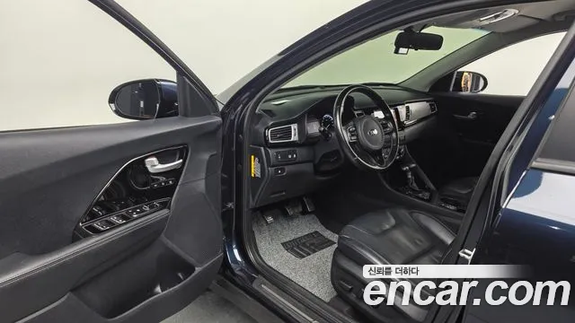 Kia Niro 2018 — фото 10
