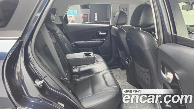 Kia Niro 2018 — фото 12