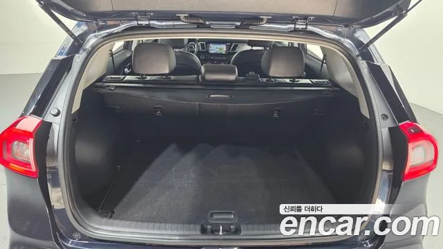 Kia Niro 2018 — фото 20