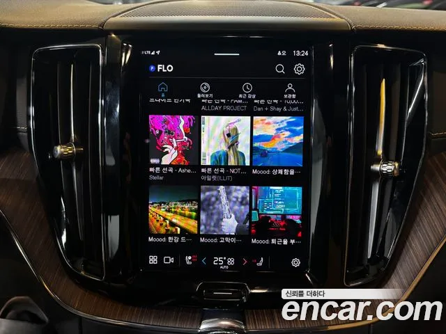 Volvo XC60 2022 — фото 11