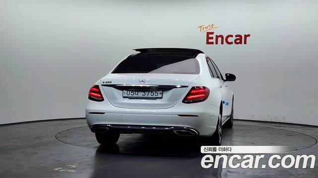 Mercedes-Benz E-Class 2019 — фото 4