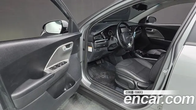 Kia Niro 2022 — фото 10