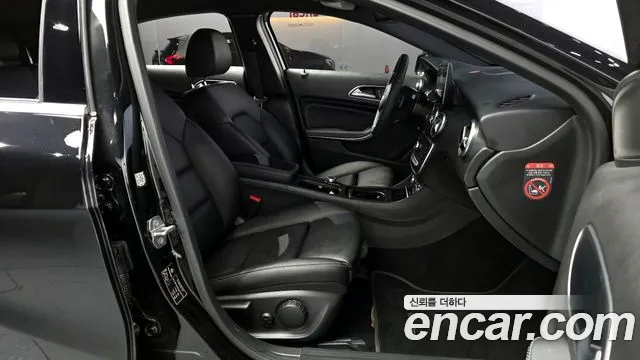 Mercedes-Benz A-Class 2018 — фото 11