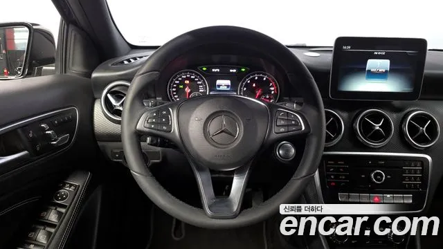 Mercedes-Benz A-Class 2018 — фото 13