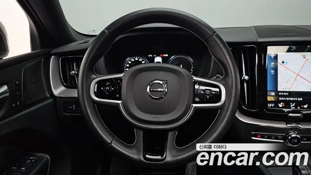 Volvo XC60 2021 — фото 13