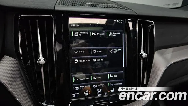Volvo XC60 2021 — фото 17