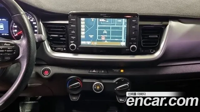 Kia Stonic 2018 — фото 10