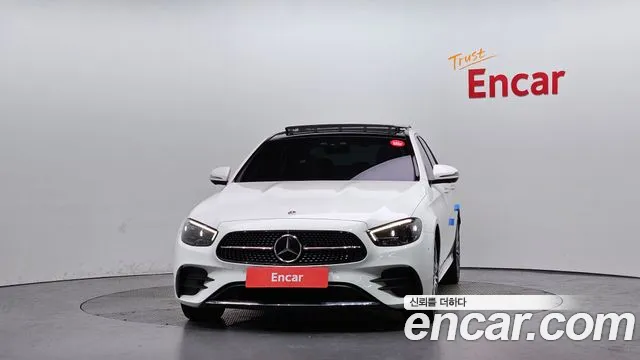 Mercedes-Benz E-Class 2022 — фото 3