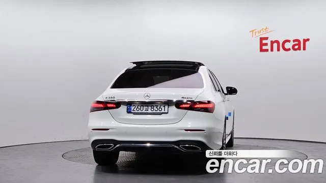 Mercedes-Benz E-Class 2022 — фото 4