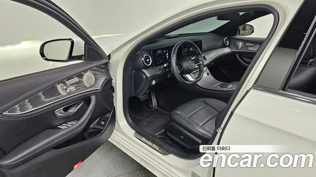Mercedes-Benz E-Class 2022 — фото 11