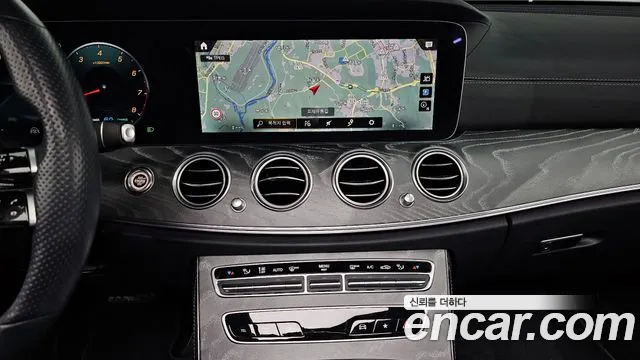 Mercedes-Benz E-Class 2022 — фото 15