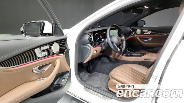 Mercedes-Benz E-Class 2022 — фото 10