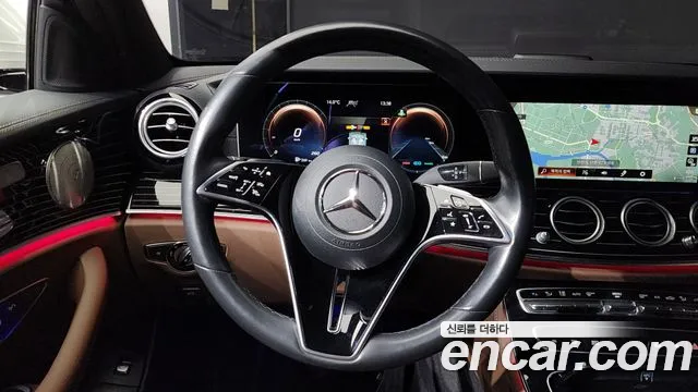 Mercedes-Benz E-Class 2022 — фото 13