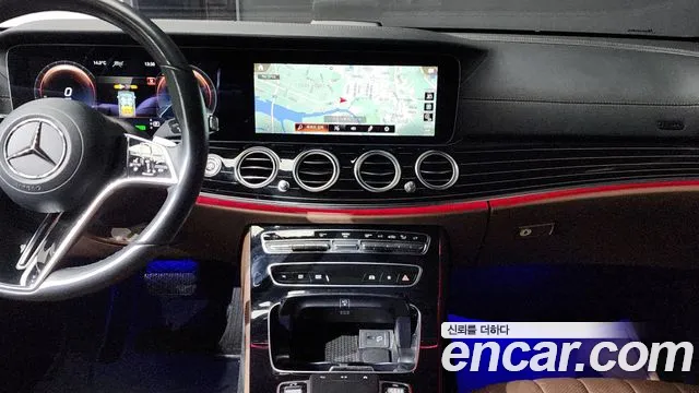 Mercedes-Benz E-Class 2022 — фото 14