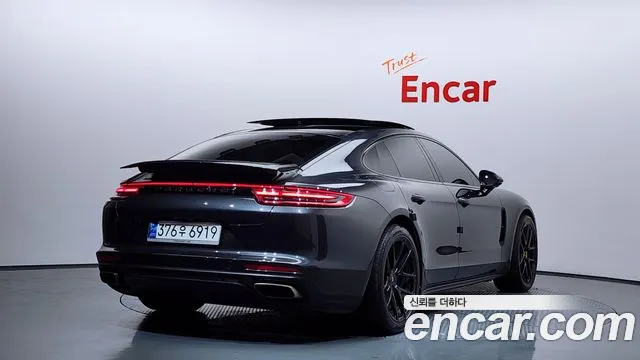Porsche Panamera 2018 — фото 2