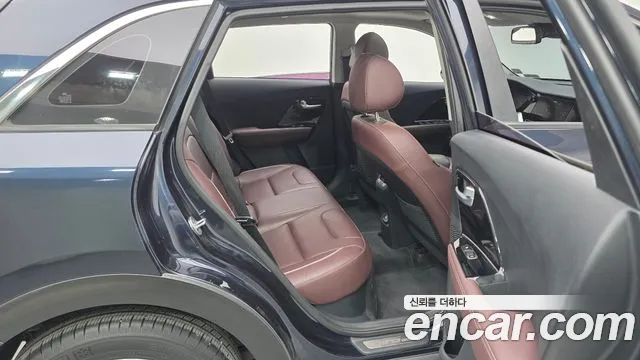 Kia Niro 2020 — фото 12