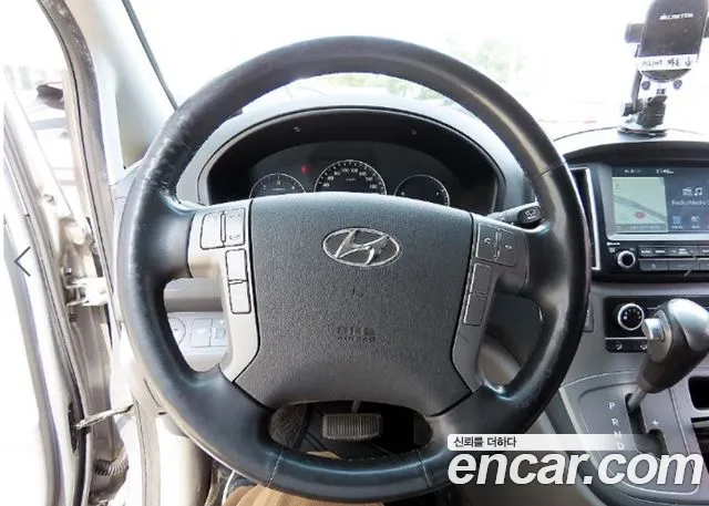Hyundai Starex 2019 — фото 10