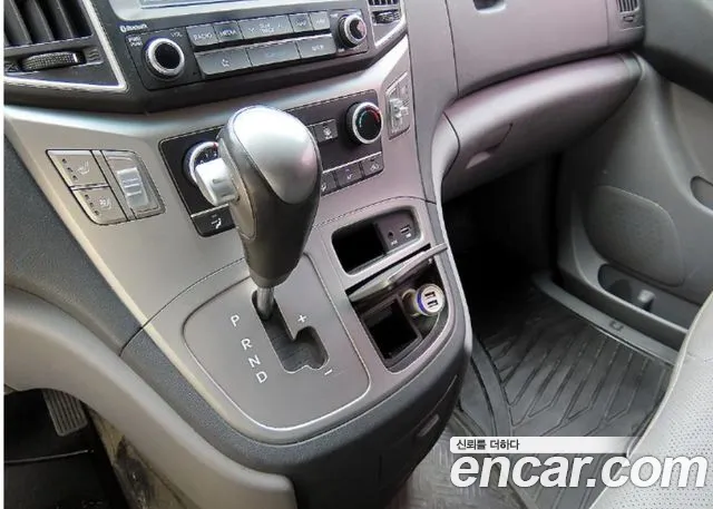 Hyundai Starex 2019 — фото 16