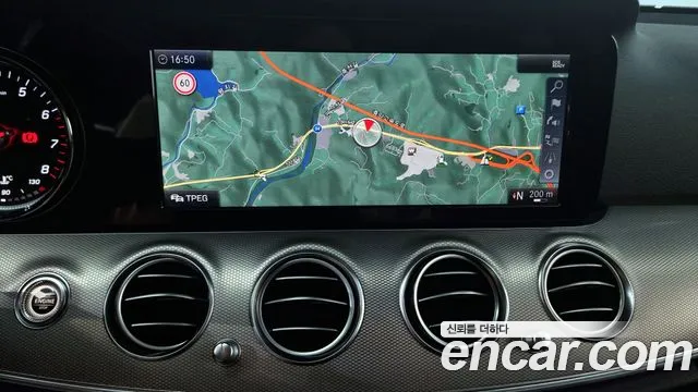 Mercedes-Benz E-Class 2019 — фото 14