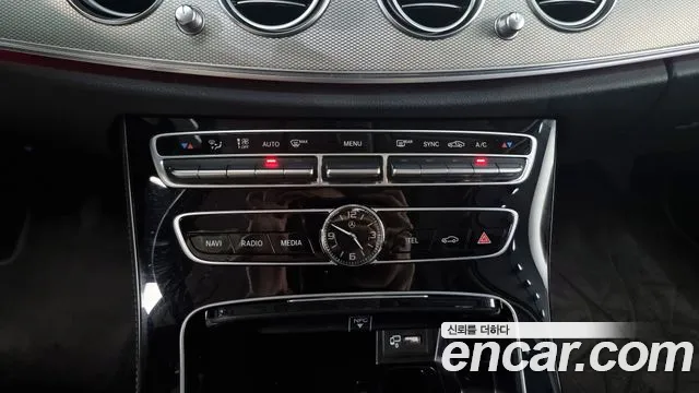 Mercedes-Benz E-Class 2019 — фото 19