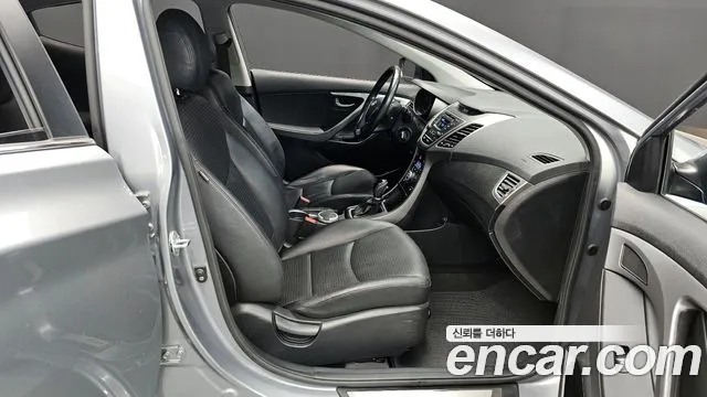 Hyundai AVANTE 2015 — фото 11