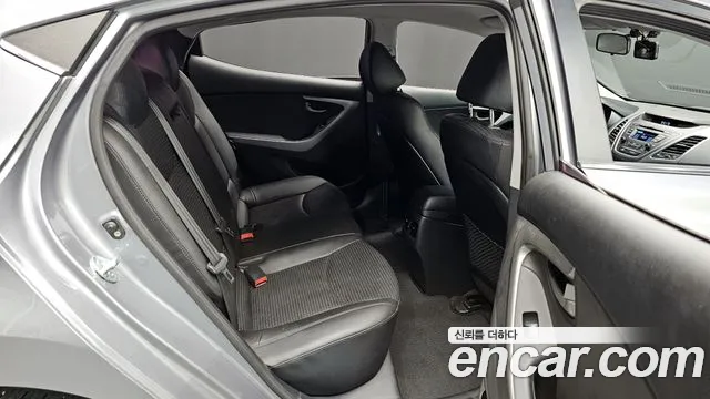 Hyundai AVANTE 2015 — фото 12