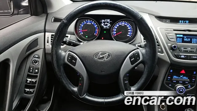 Hyundai AVANTE 2015 — фото 13