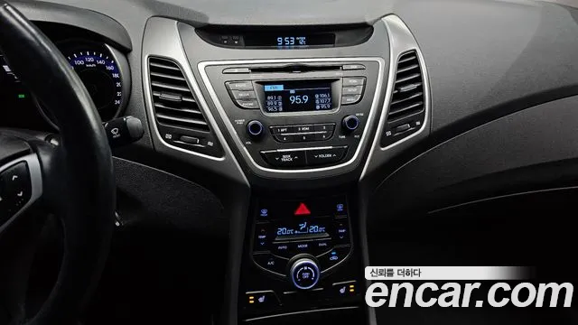 Hyundai AVANTE 2015 — фото 14