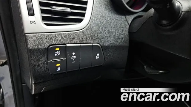 Hyundai AVANTE 2015 — фото 16