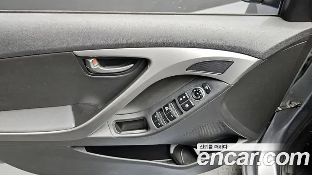 Hyundai AVANTE 2015 — фото 17