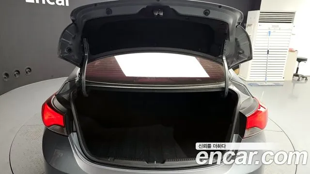Hyundai AVANTE 2015 — фото 20