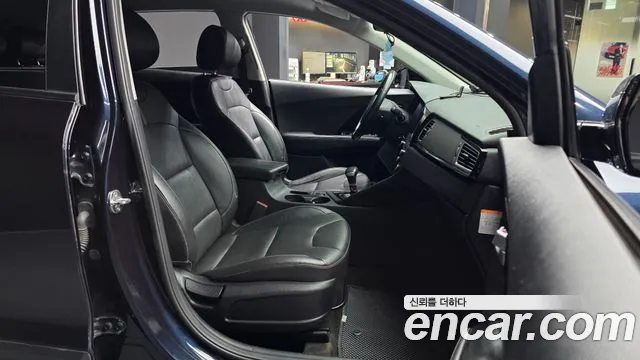 Kia Niro 2017 — фото 11