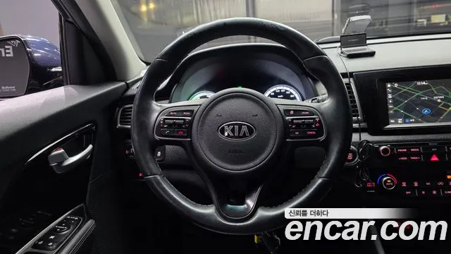 Kia Niro 2017 — фото 13