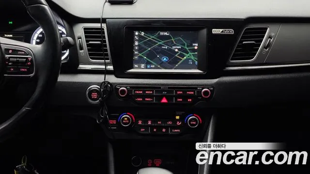 Kia Niro 2017 — фото 14