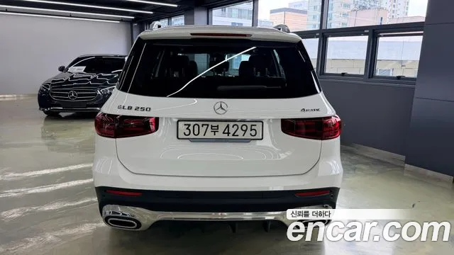 Mercedes-Benz GLB-Class 2025 — фото 4