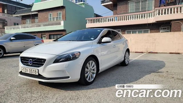 Volvo V40 2016 — фото 1