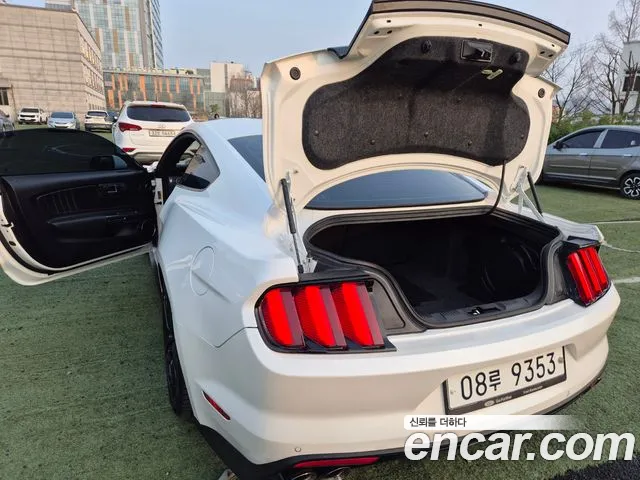 Ford Mustang 2017 — фото 10