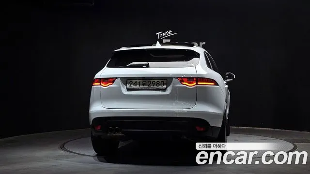 Jaguar F-PACE 2019 — фото 4