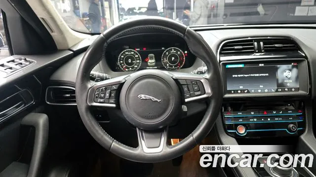 Jaguar F-PACE 2019 — фото 14