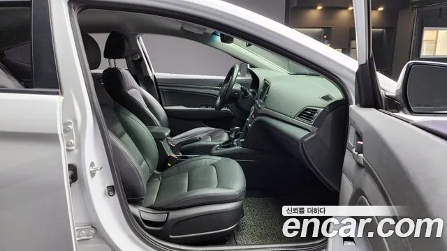 Hyundai AVANTE 2018 — фото 10