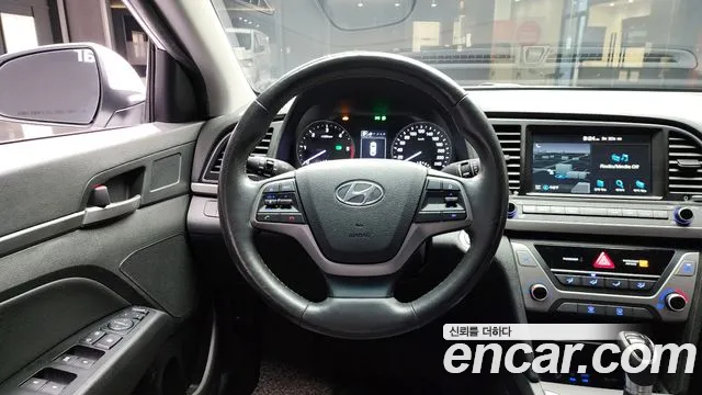 Hyundai AVANTE 2018 — фото 14