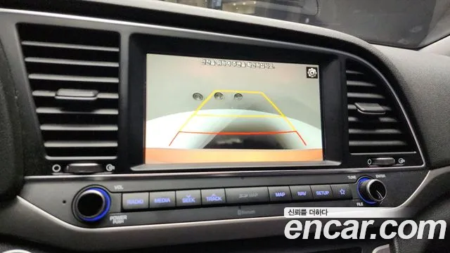 Hyundai AVANTE 2018 — фото 16